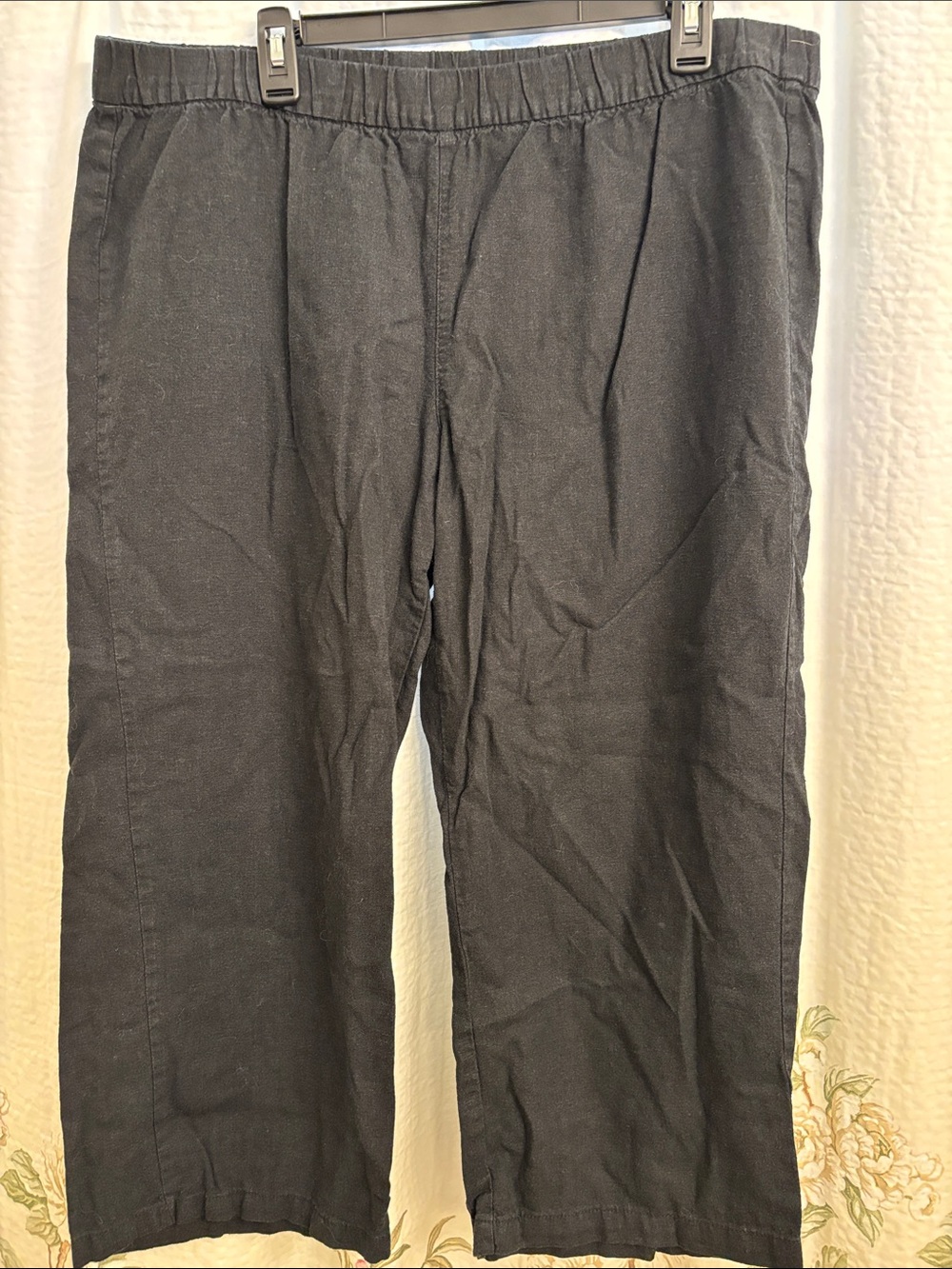 Old Navy Black Women’s Linen Blend Capris
